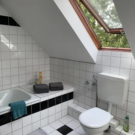 アパート Kleines In Moenchengladbach-neuwerk メンヒェングラートバッハ