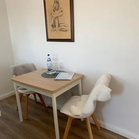 Kleines In Moenchengladbach-neuwerk アパート *